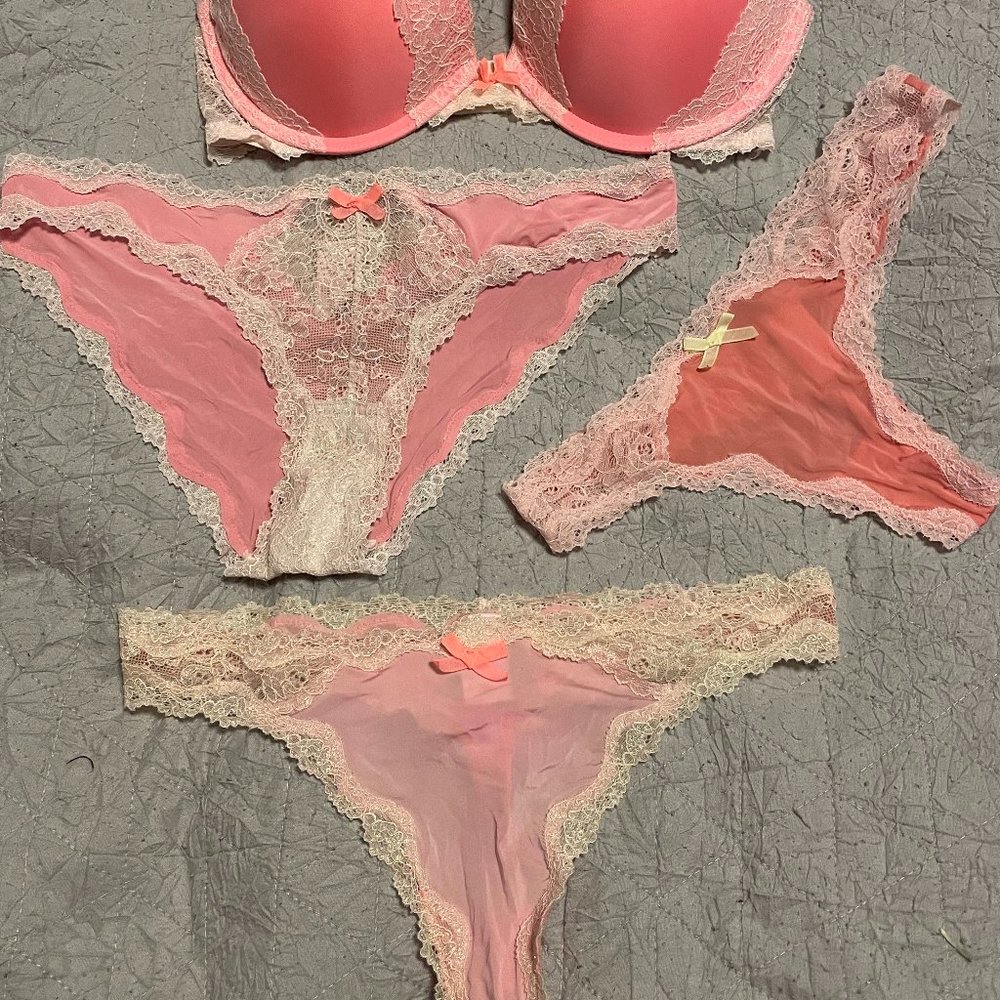 VIctoria's Secret Very Sexy Bra 32D and panties set